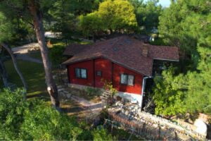 Urla Kuşçular'da  Tamamen Yasal Çiftlik Evi