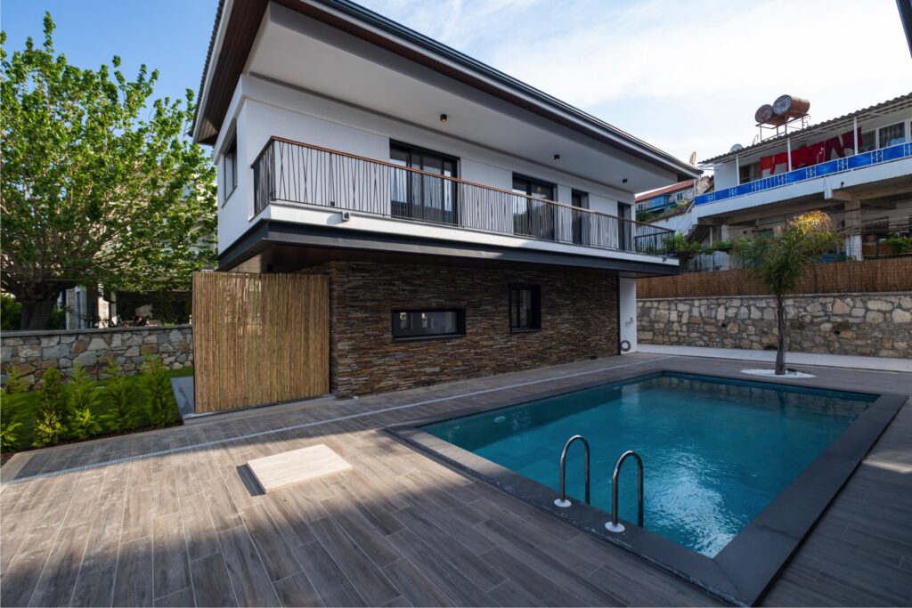 Urla’da Deniz Manzaralı Sıfır Villa