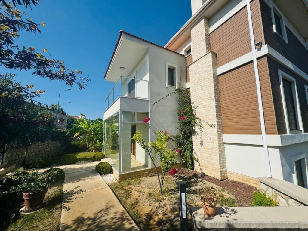 Urla’da Satılık Tam Müstakil Villa