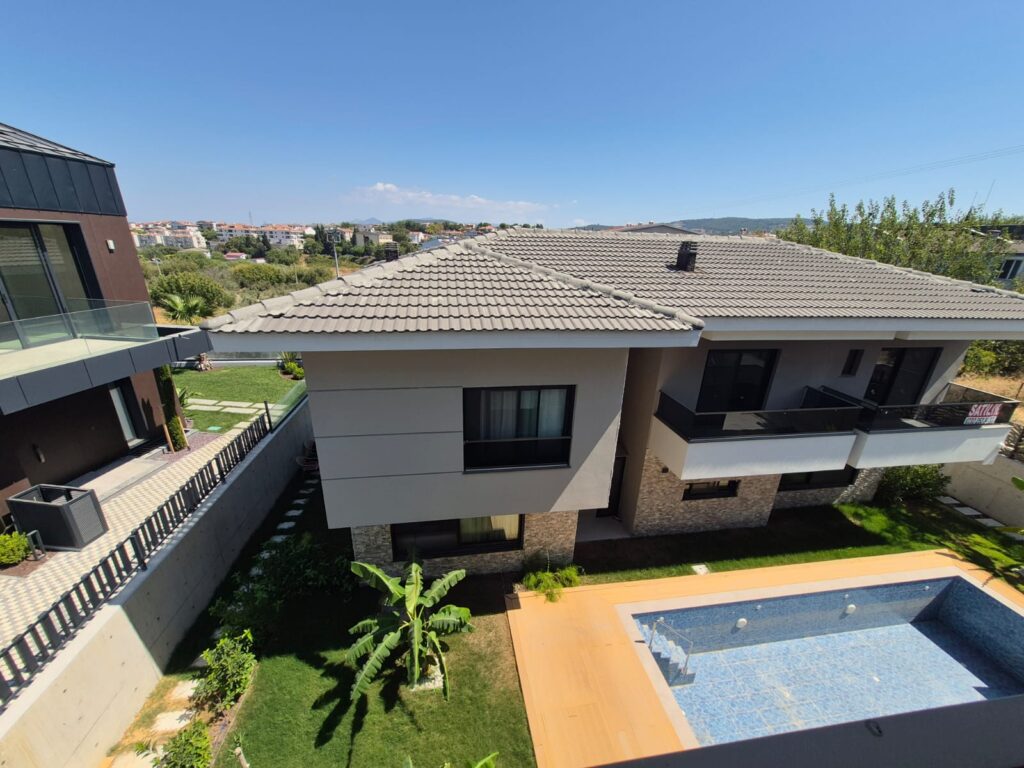 Urla’da Satılık Havuzlu Villa