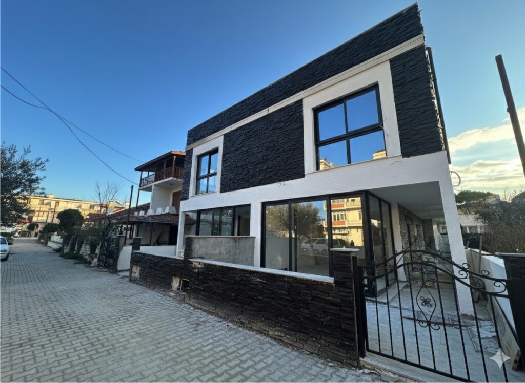 Urla Atatürk Mahallesi’nde Denize 50 Metre Mesafede Satılık Sıfır İkiz Villalar