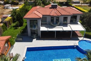 Urla Satılık Müstakil Ev  Yarı Olimpik Havuzlu Malikane