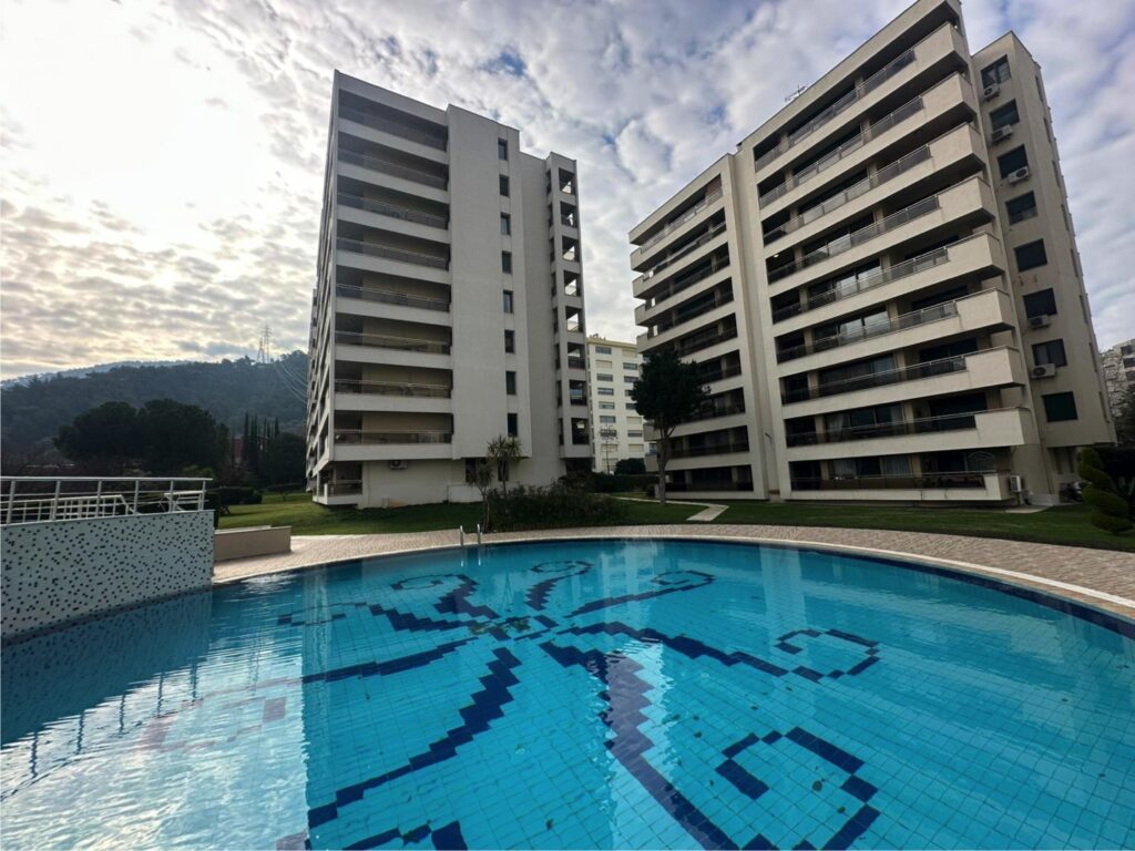 Narlıdere Ilıca’nın Kalbinde, Çağlayan Sitesi’nde Prestijli 4+1 Daire