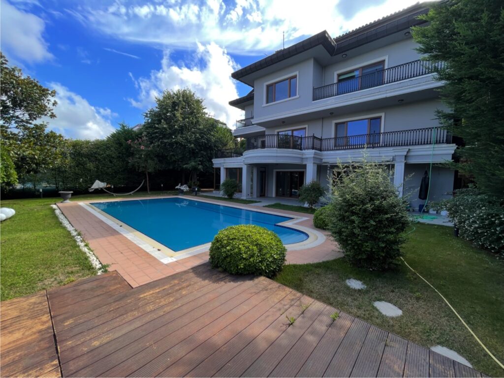 Acarkent’te Kullanışlı Planlı, Batı Cepheli Villa