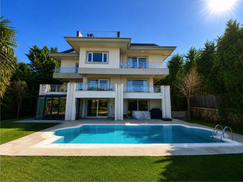 Acarkent’te Boğaz Manzaralı, İzole Bahçeli Villa
