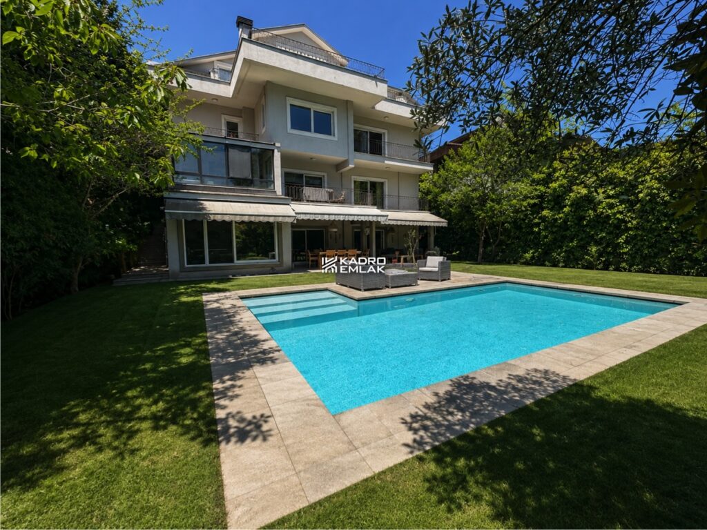Sessiz Sokakta, İzole Bahçeli C Revizyon Villa