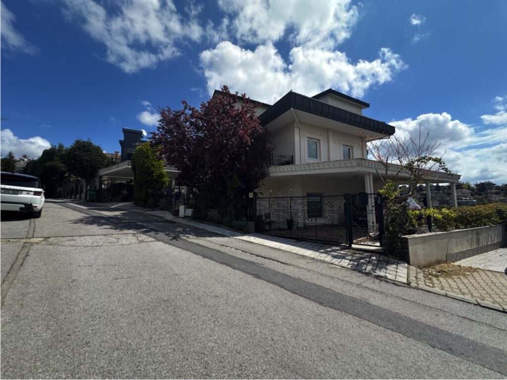Acarkent’te A Kapıya Yakın Çatı Dubleks Villa
