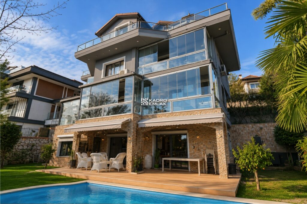 Açık Cepheli, Havuzlu ve Çelik Çatılı C Tipi Villa