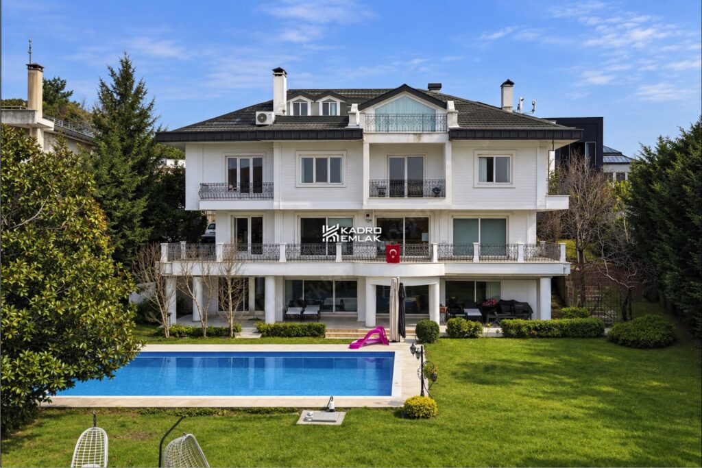 Acarkent’te Konaklar Manzaralı Büyük Bahçeli A Tipi Villa
